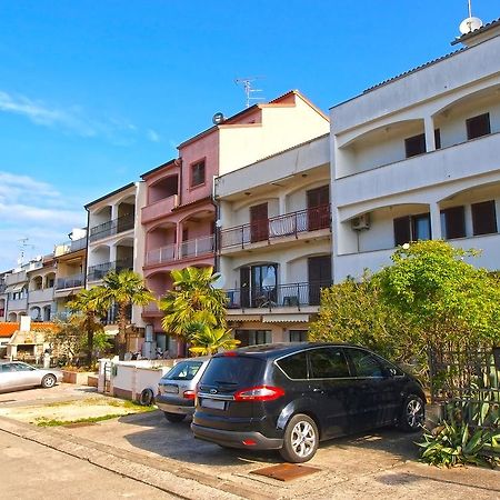 Apartments Dubravka 1315 Vrsar Exterior photo
